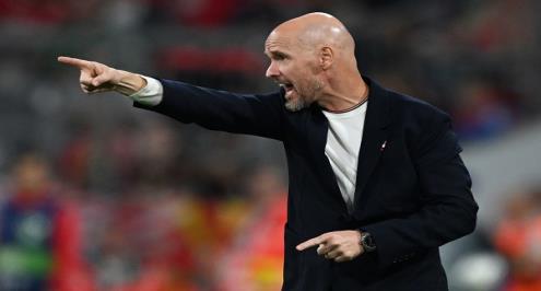 تين هاج ينفي خلافه مع لاعبي مانشستر ويؤكد معاقبة أربعة صحفيين